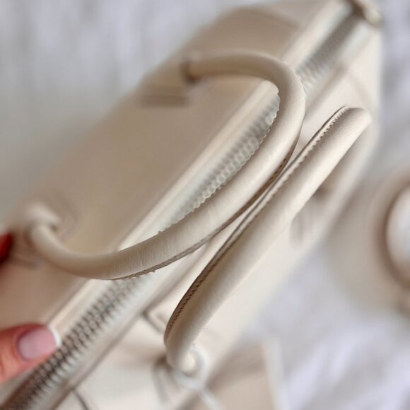 Givenchy Off-White Small Antigona Bag - Picture 4 of 7
